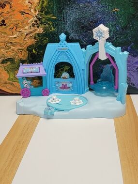 Fisher Price Little Pwople Frozen Ice Castle Playset – Blue/Purple